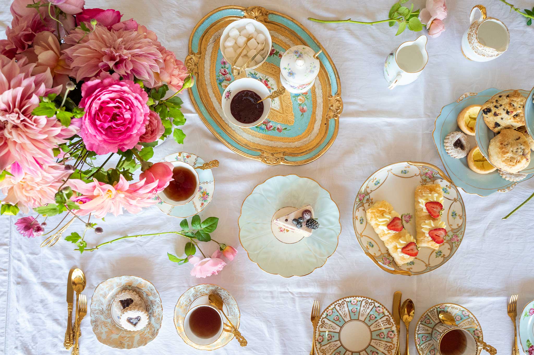Delight your guests with a vintage tea party